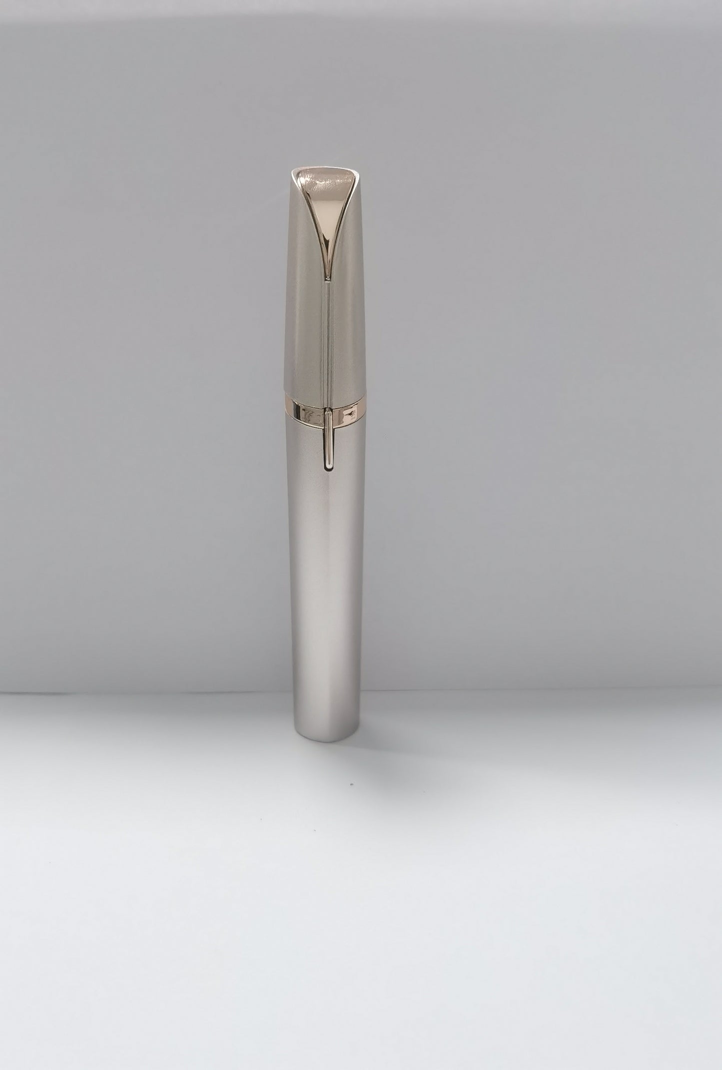 Mini Electric Eyebrow Trimmer Pen – Painless LED Lipstick Hair Remover for Face & Brows