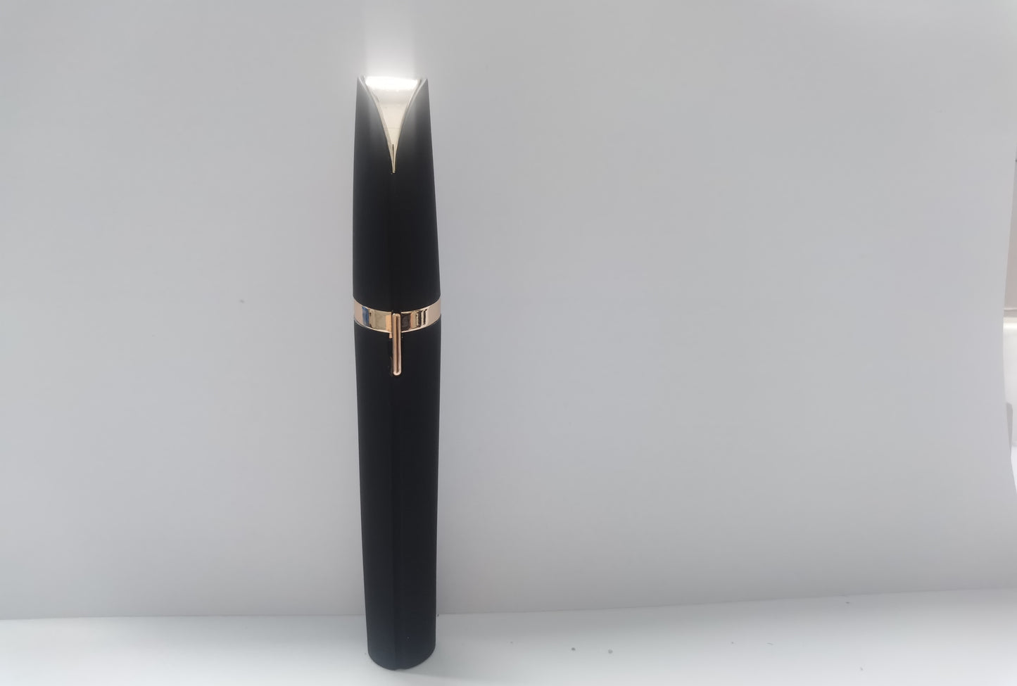 Mini Electric Eyebrow Trimmer Pen – Painless LED Lipstick Hair Remover for Face & Brows