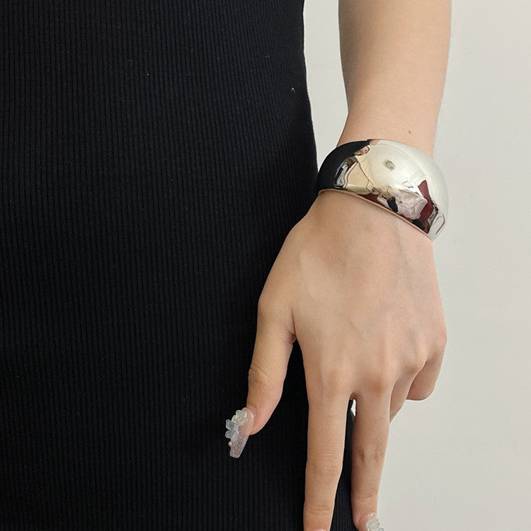 Niche Wide Metal Curved Glossy Bracelet Light Luxury High Sense