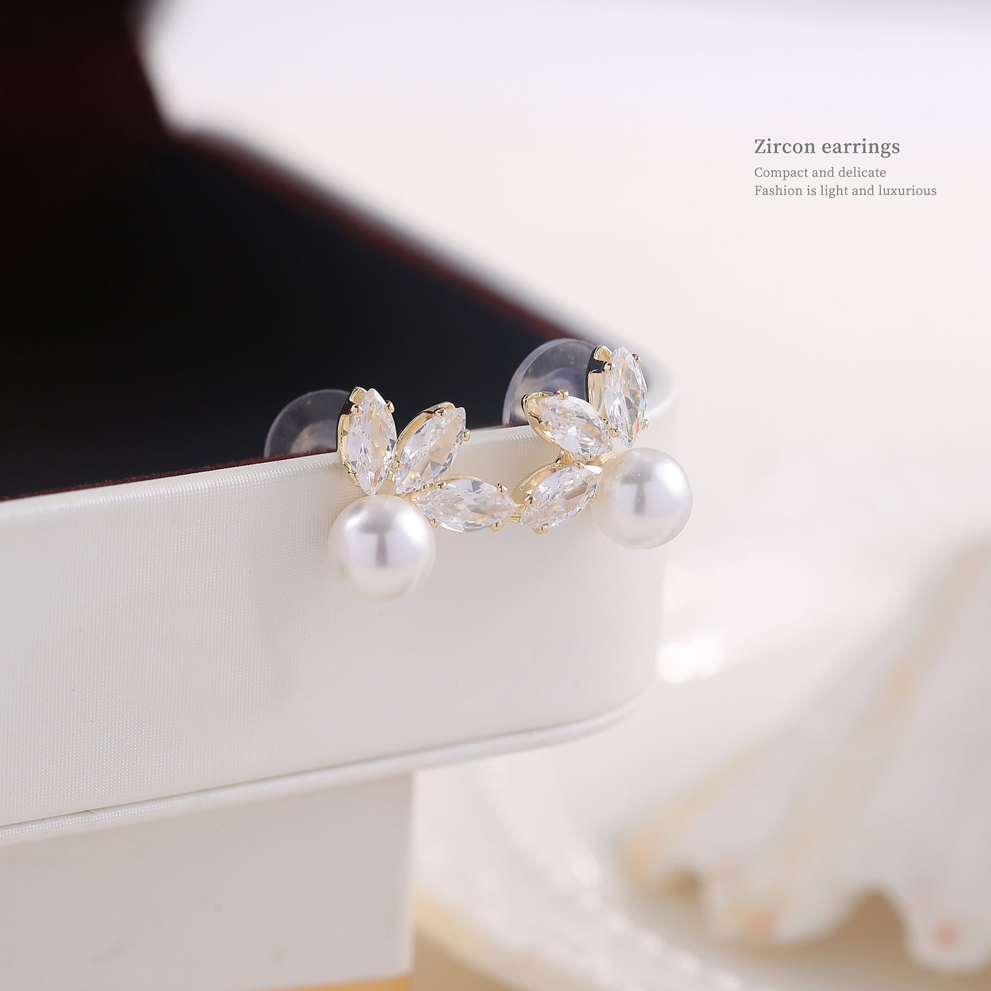 925 High-grade Three-petal Zircon Leaf Earrings