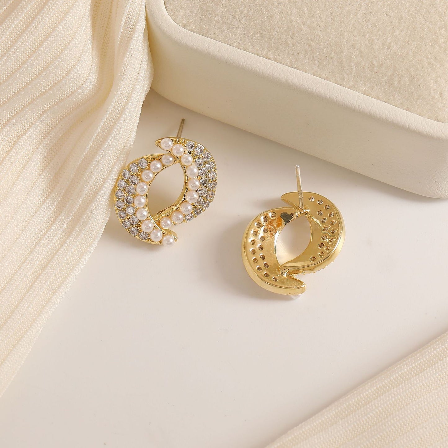 Light Luxury Exquisite Geometric Pearl Ear Studs