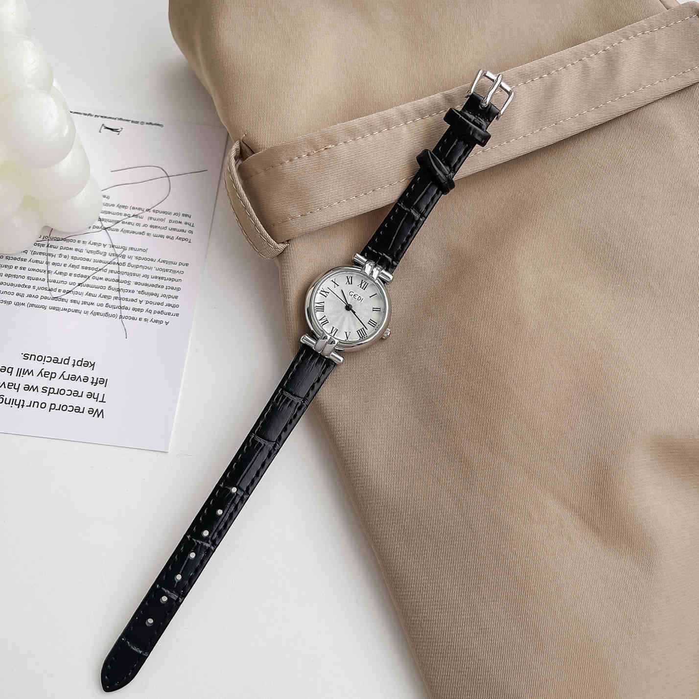 Women's Simple Retro Minority Watch