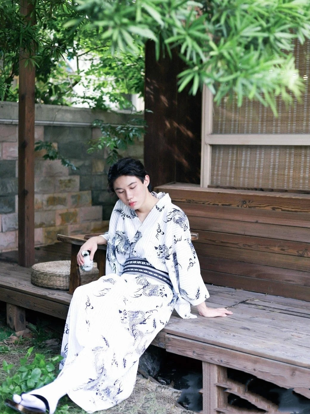 Men’s Traditional Japanese Yukata Kimono – Dragon Print Summer Robe