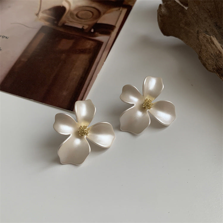 Pearl Petal Bloom Earrings – Elegant Floral Studs for Women