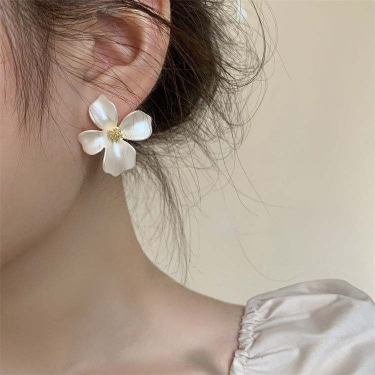 Pearl Petal Bloom Earrings – Elegant Floral Studs for Women