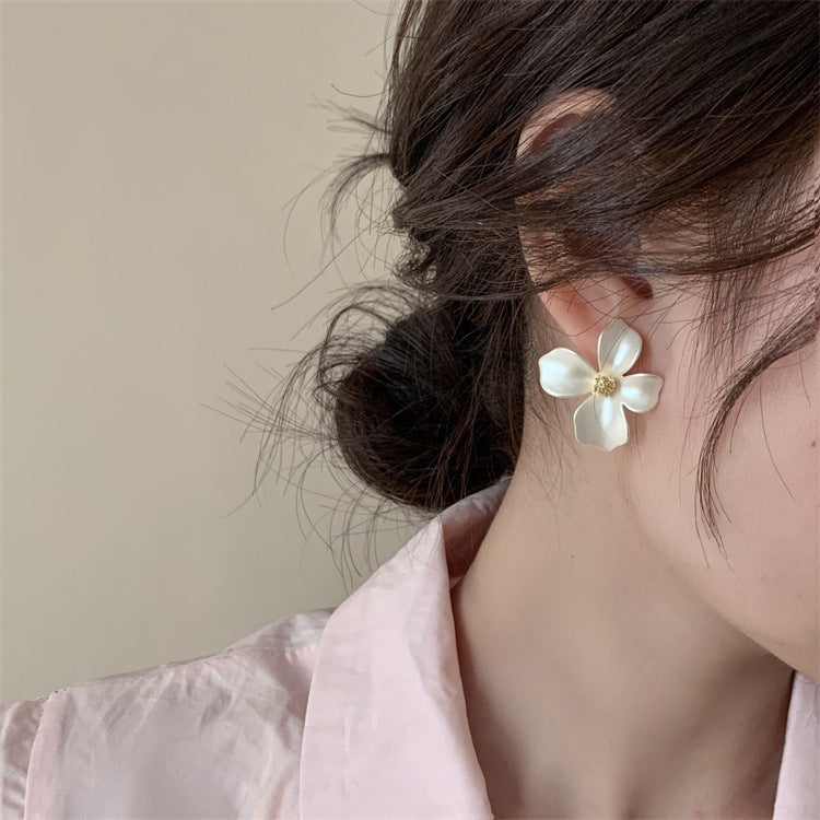 Pearl Petal Bloom Earrings – Elegant Floral Studs for Women