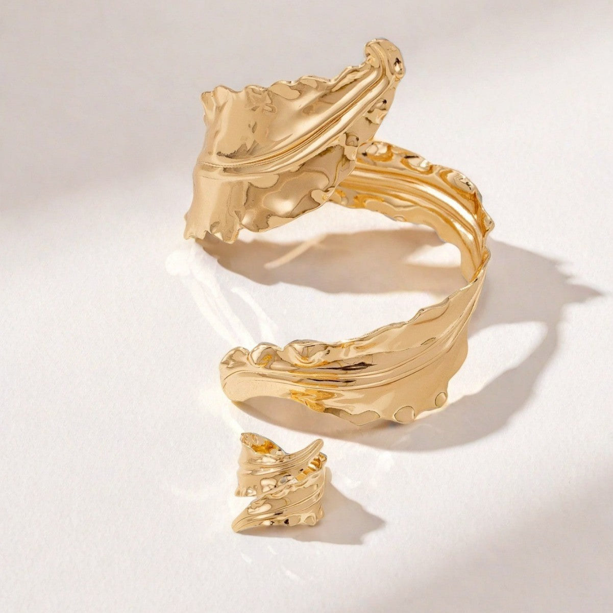 Vintage Fashionable Golden Pleated Leaf Bracelet Spiral Opening Adjustable Ring Suit
