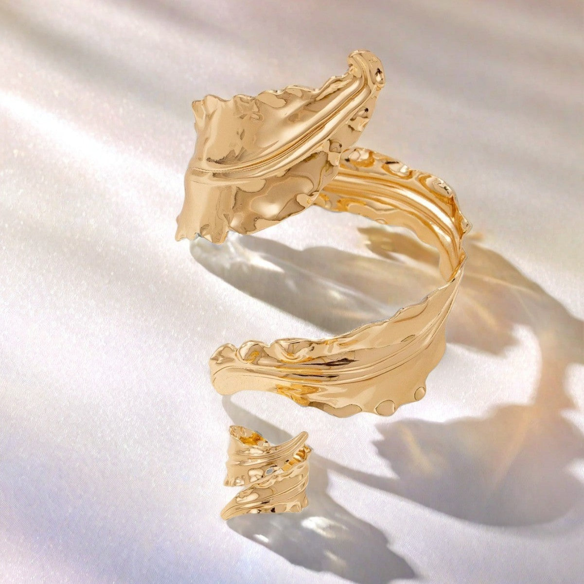 Vintage Fashionable Golden Pleated Leaf Bracelet Spiral Opening Adjustable Ring Suit