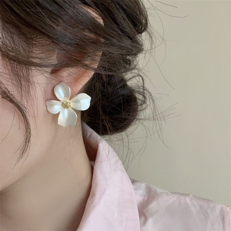Pearl Petal Bloom Earrings – Elegant Floral Studs for Women