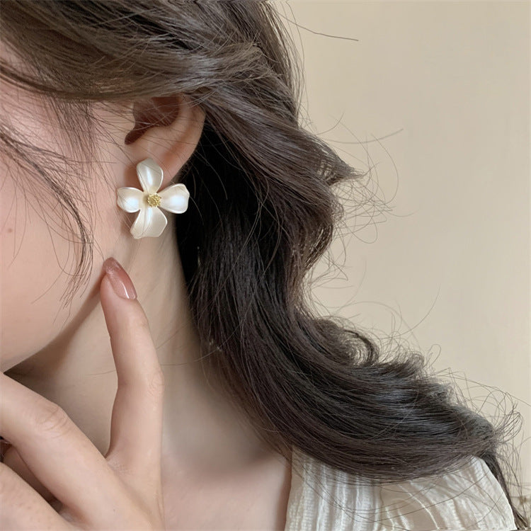 Pearl Petal Bloom Earrings – Elegant Floral Studs for Women