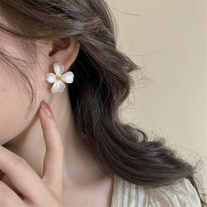 Pearl Petal Bloom Earrings – Elegant Floral Studs for Women